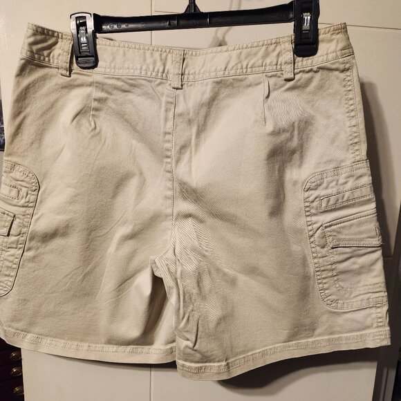 Charter Club Cargo Shorts (size 10) - Picture 5 of 6